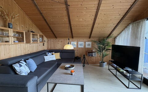 Kalervo - 2.9Km to the Fjord: Mueble, Diseño De Interiores, Sofá, Piso, Pared, Suelo, Madera, Sala, Techo, Habitación