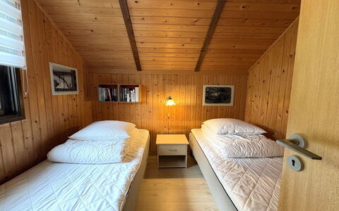 Kalervo - 2.9Km to the Fjord: Cama, Habitación, Madera, Sábana, Diseño De Interiores, Lecho, Techo, Suelo, Mueble, Marco De La Cama