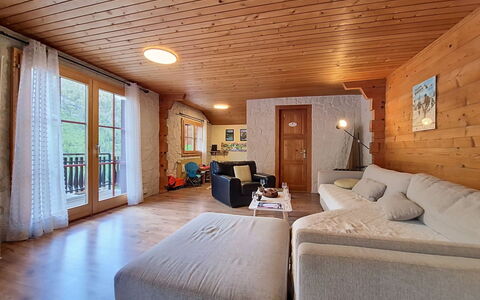 La Patrouille des Glaciers: Mueble, Diseño De Interiores, Piso, Suelo, Madera, Techo, Habitación, Sofá, Suelos De Madera, Sala