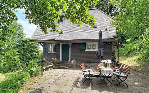 Auszeit für Körper und Seele: Árbol, Casa, Cabaña, Casa, Techo, Arbusto, Área Rural, Puerta, Cobertura Del Suelo