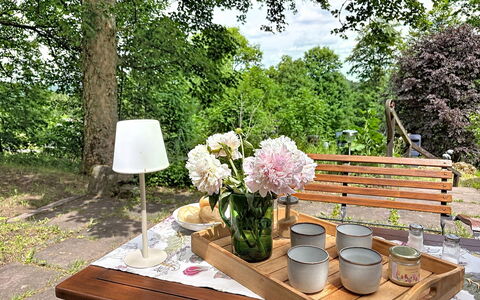 Auszeit für Körper und Seele: Mueble, Mesa, Maceta, Mesa Al Aire Libre, Mueble Para Exteriores, Jardín, Planta De Casa, Utensilios Para Servir, Silla