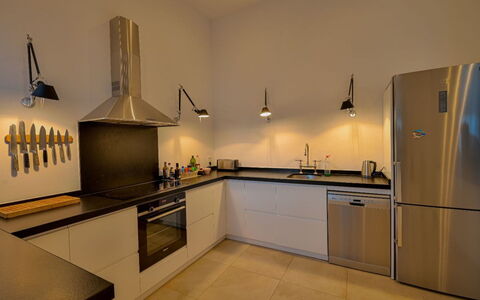 Romantica: Cocina, Aparato De Cocina, Mostrador, Electrodoméstico, Diseño De Interiores, Lámpara, Piso, Estufa De Cocina, Gabinetes, Techo
