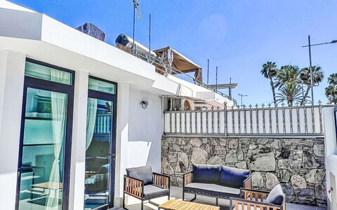 Sand, Sea and Love: Mueble Para Exteriores, Silla, Balcón, Piscina, Hotel, La Luz Del Día, Ático, Recurso