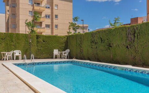 Marc Miami: Piscina, Material Compuesto, Fuente De Agua, Hotel, Recurso