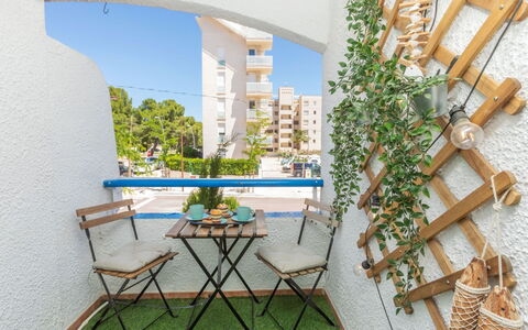 Marc Miami: Mueble, Mueble Para Exteriores, Departamento, Silla, Balcón, Sombra, Mesa Al Aire Libre, Porche, Planta De Casa, Patio