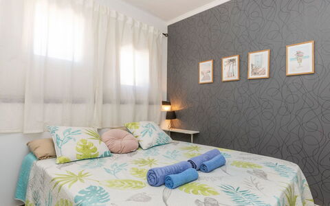 Marc Miami: Mueble, Diseño De Interiores, Cama, Habitación, Lecho, Sábana, Piso, Suelo, Linos, Habitación