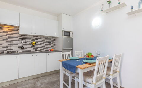 Marc Miami: Mueble, Diseño De Interiores, Piso, Suelo, Madera, Techo, Habitación, Cocina Y Comedor Mesa, Cocina, Mesa