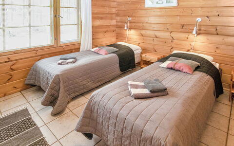 Loviisa 614: Madera, Suelo, Diseño De Interiores, Piso, Mueble, Techo, Cama, Habitación, Suelos De Madera, Habitación