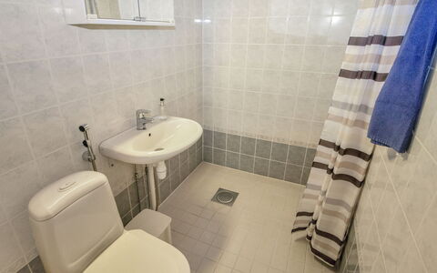 Joutsen: Baño, Asiento Del Baño, Lavabo Del Baño, Arreglo De Tubería, Piso, Baño, Lavabo, Suelo, Grifo, Plomería