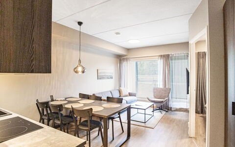 Äkäspokka: Diseño De Interiores, Mueble, Piso, Suelo, Pared, Madera, Techo, Suelos De Madera, Lámpara, Habitación