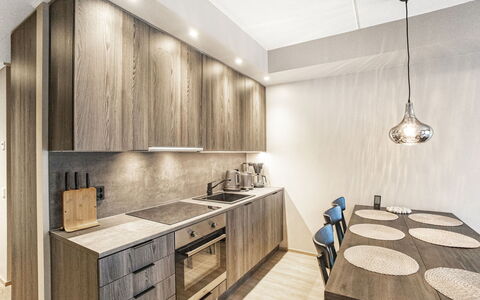 Äkäspokka: Diseño De Interiores, Piso, Madera, Techo, Mueble, Suelo, Lámpara, Gabinetes, Departamento, Suelos De Madera
