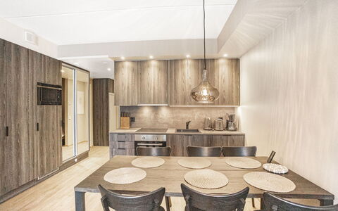 Äkäspokka: Piso, Diseño De Interiores, Madera, Mueble, Suelo, Techo, Suelos De Madera, Encendiendo, Lámpara, Departamento