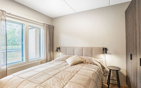 Äkäspokka: Cama, Diseño De Interiores, Habitación, Mueble, Piso, Pared, Suelo, Madera, Techo, Sábana