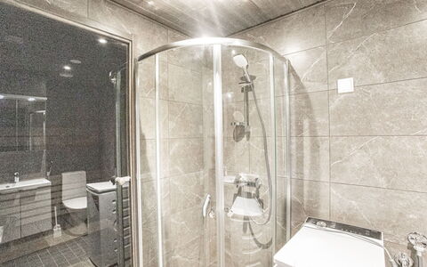 Äkäspokka: Baño, Piso, Arreglo De Tubería, Suelo, Diseño De Interiores, Techo, Plomería, Ducha, Loseta, Lavabo Del Baño