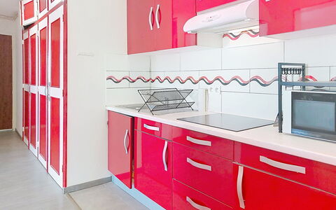 Les Dunes: Rojo, Piso, Diseño De Interiores, Suelo, Electrodoméstico, Cocina, Casa, Mueble, Habitación, Gabinetes