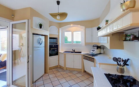 Sérénité: Aparato De Cocina, Cocina, Electrodoméstico, Mostrador, Diseño De Interiores, Piso, Electrodoméstico, Mueble, Gabinetes, Suelo