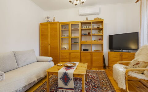 Stefano: Mueble, Diseño De Interiores, Pared, Piso, Madera, Suelo, Habitación, Sofá, Departamento, Sala
