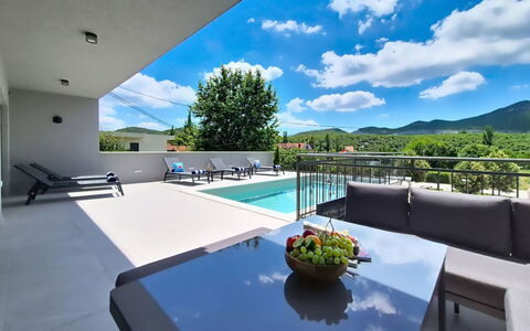 Sunce: Piscina, Recurso, Mueble Para Exteriores, Eco Hotel, Sombra, Silla, Hotel, Ciudad De Vacaciones, Balcón, Villa