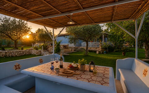 Villa le 2 Emme: Mueble, Silla, Mueble Para Exteriores, Mesa, Recurso, Sombra, Jardín, Patio Interior, Mesa Al Aire Libre, Patio