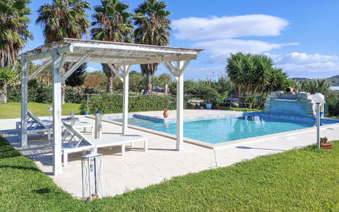 Villa Emme: Piscina, Recurso, Ocio, Sombra, Kiosko, Mueble Para Exteriores, Eco Hotel, Estructura Al Aire Libre, Jardín