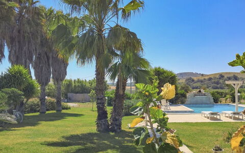 Villa Emme: Árbol, Piscina, Recurso, Ocio, Paisajismo, Jardín, Eco Hotel, Sombra