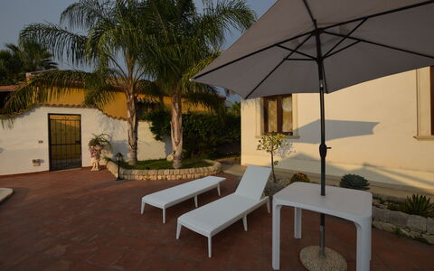 Il Cigno Reale Green: Mueble Para Exteriores, Paraguas, Mueble, Sombra, Recurso, Silla, Eco Hotel, Piscina, Maceta, Mesa Al Aire Libre