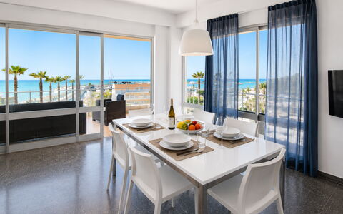 La Casa di Luigi: Mueble, Diseño De Interiores, Mesa, Departamento, Silla, Cocina Y Comedor Mesa, Recurso, Sombra, Cocina, Planta De Casa