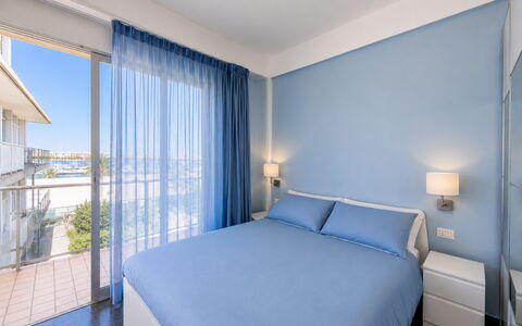 La Casa di Luigi: Azul, Diseño De Interiores, Suelo, Departamento, Techo, Recurso, Balcón, Habitación, Hotel, Cama