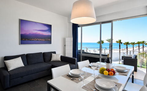 La Casa di Luigi: Mueble, Departamento, Mar, Silla, Sombra, Oceano, Costa, Hotel, Recurso