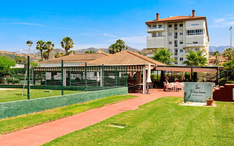 Laguna Beach Padel: Madera, Mueble, Silla, Mar, Departamento, Balcón, Oceano, Sombra, Mueble Para Exteriores, Manchas De Madera