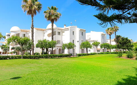 Laguna Beach Padel: Madera, Mueble, Silla, Mar, Departamento, Balcón, Oceano, Sombra, Mueble Para Exteriores, Manchas De Madera