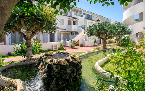 Laguna Beach Padel: Madera, Mueble, Silla, Mar, Departamento, Balcón, Oceano, Sombra, Mueble Para Exteriores, Manchas De Madera