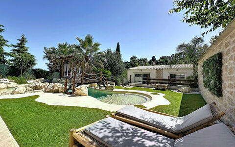 Villa le Lagon: Madera, Mueble, Silla, Mar, Departamento, Balcón, Oceano, Sombra, Mueble Para Exteriores, Manchas De Madera