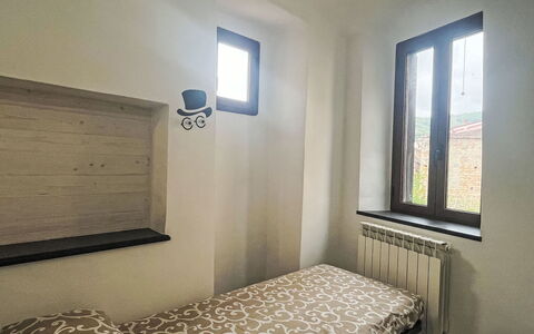 Ca Dell'Andre: Pared, Habitación, Cama, Madera, Sábana, Lecho, Suelo, Diseño De Interiores, Linos, Habitación
