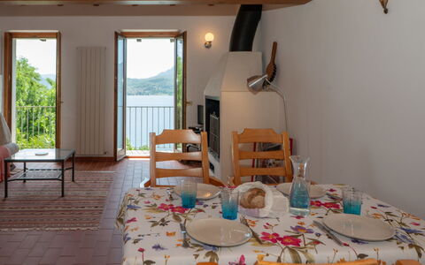 Malpaga: Mueble, Madera, Silla, Mesa, Mar, Cocina Y Comedor Mesa, Manchas De Madera, Costa, Madera Dura, Sombra