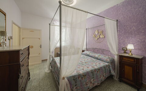 Nido nel Centro: Mueble, Cama, Habitación, Diseño De Interiores, Lecho, Sábana, Techo, Linos, Textil, Habitación