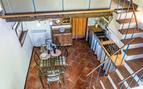 Fibbialla: Piso, Diseño De Interiores, Mueble, Madera, Suelo, Techo, Cocina, Habitación, Casa, Silla