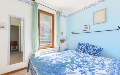 La Molletta: Azul, Diseño De Interiores, Pared, Habitación, Suelo, Madera, Piso, Mueble, Cama, Habitación