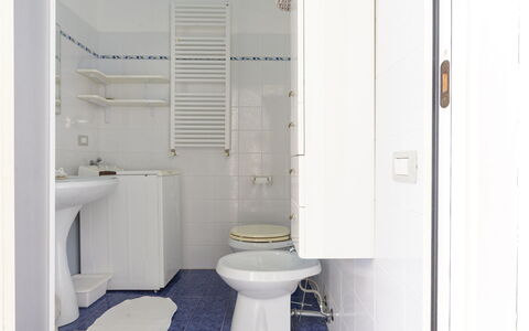 La Molletta: Asiento Del Baño, Piso, Suelo, Baño, Baño, Arreglo De Tubería, Diseño De Interiores, Lavabo, Habitación, Loseta
