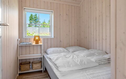 Väinö - 300M from the Sea: Madera, Habitación, Diseño De Interiores, Piso, Suelo, Techo, Cama, Habitación, Casa, Tablón