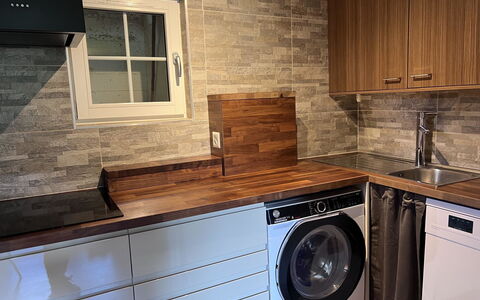 Chez Teddy Ug: Piso, Madera, Diseño De Interiores, Suelo, Mostrador, Gabinetes, Electrodoméstico, Electrodoméstico, Cocina, Aparato De Cocina