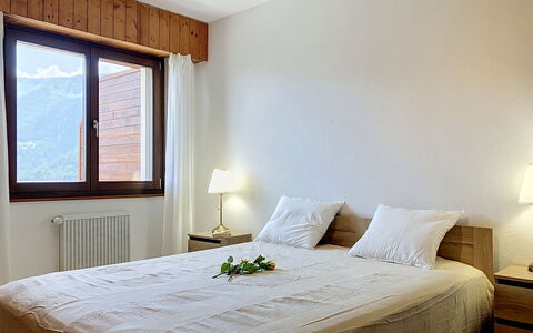 Résidence Croix de Coeur: Cama, Habitación, Diseño De Interiores, Madera, Mueble, Sábana, Piso, Habitación, Lecho, Suelo