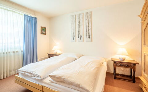 Haus Ner A1: Cama, Mueble, Diseño De Interiores, Habitación, Pared, Sábana, Suelo, Lecho, Madera, Piso