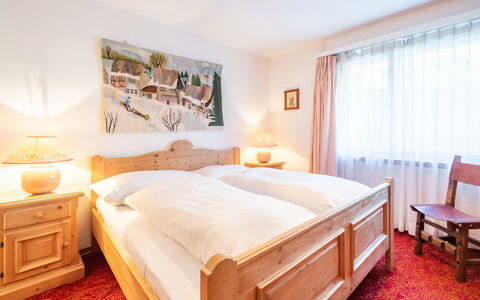 Haus Ner A1: Cama, Habitación, Lecho, Sábana, Mueble, Diseño De Interiores, Madera, Marco De La Cama, Linos, Habitación