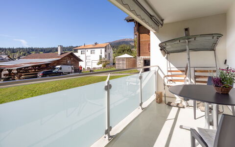Haus Ner A1: Balcón, Departamento, Pretil, Silla, Sombra, Porche, La Luz Del Día, Villa, Mueble Para Exteriores, Cubierta