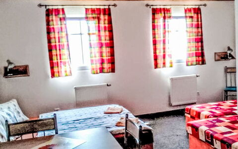 Strážné: Mueble, Habitación, Cama, La Luz Del Día, Linos, Habitación, Almohada, Sala