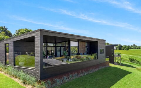 Sedine - 500M from the Sea: Hierba, Casa, El Terreno Del Lote, Jardín, Cobertura Del Suelo, Puerta, Vía Muerta, Casa De Campo, Edificios Del Jardín