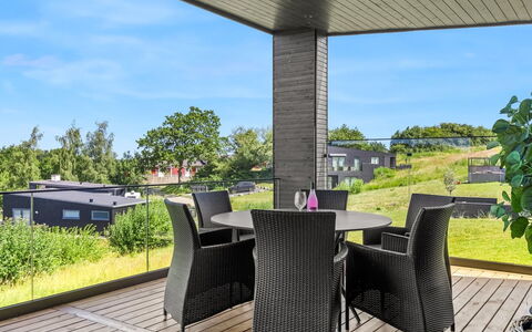 Sedine - 500M from the Sea: Hierba, Casa, El Terreno Del Lote, Jardín, Cobertura Del Suelo, Puerta, Vía Muerta, Casa De Campo, Edificios Del Jardín