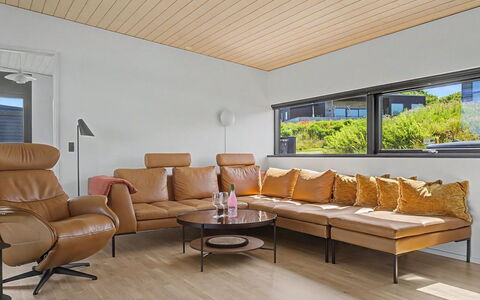Sedine - 500M from the Sea: Mueble, Diseño De Interiores, Piso, Suelo, Madera, Suelos De Madera, Techo, Sofá, Encendiendo, Sala