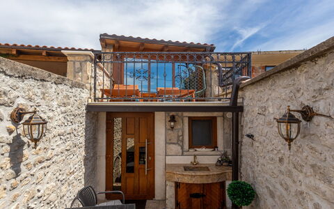 Villa Lara: Piscina, Barrio Residencial, Thermae, Recurso, Material Compuesto, Ocio, Inmuebles, Césped Artificial, Hacienda, Villa
